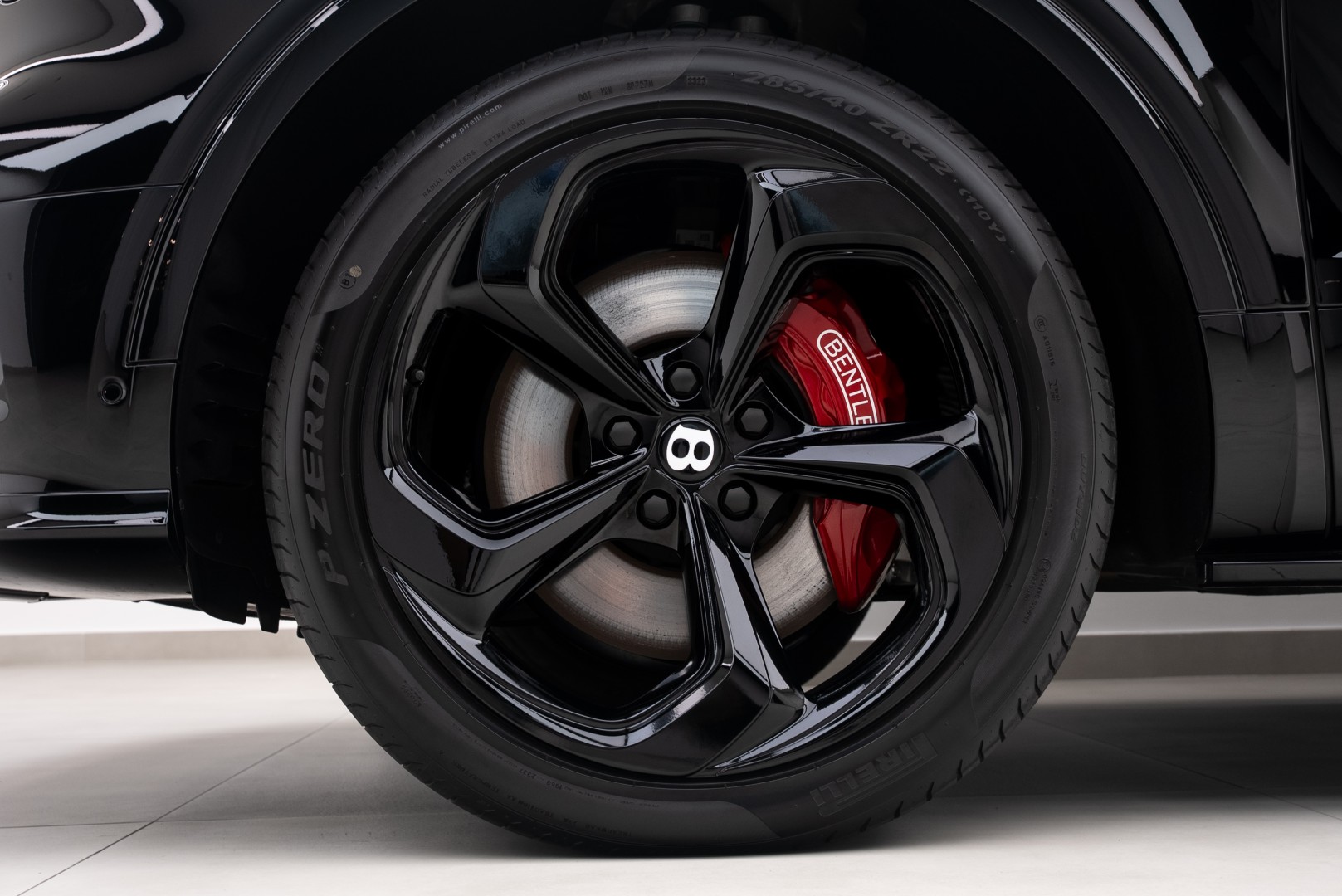 2023 BENTLEY BENTAYGA S | HIGH SPEC | DIAMOND QUILT LEATHER | REAR ENTERTAINMENT | CARBON INTERIORS